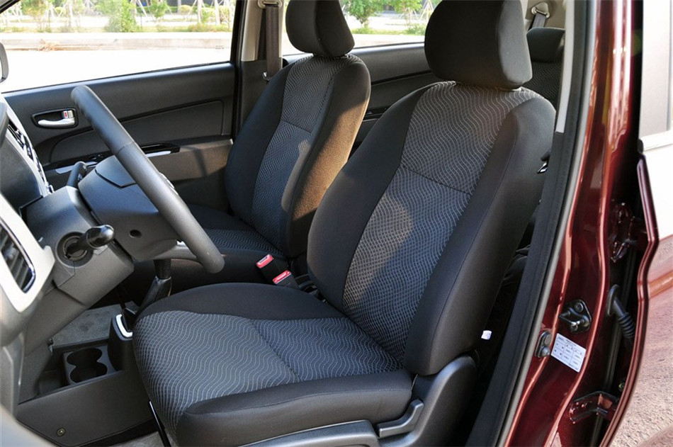 2013款 1.2L MT 精英型 座椅空间