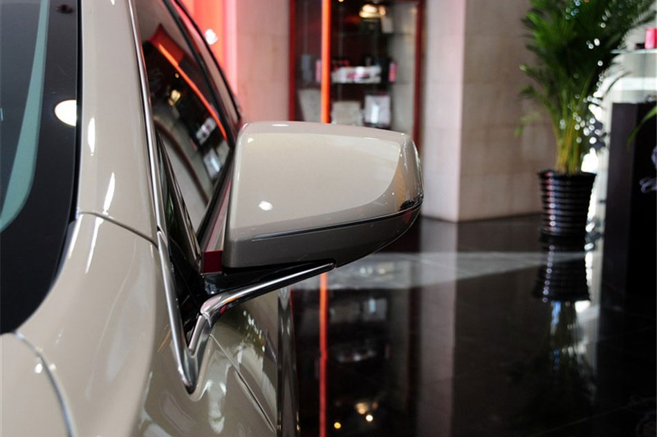 2013款凯迪拉克XTS 28T领先型