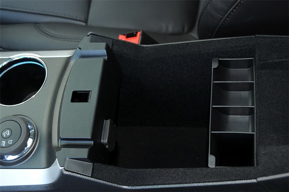 2013款 3.5L AT 尊享型 座椅空间