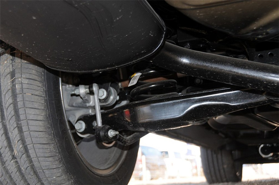 探险者 2013款 3.5L AT 尊享型 引擎底盘