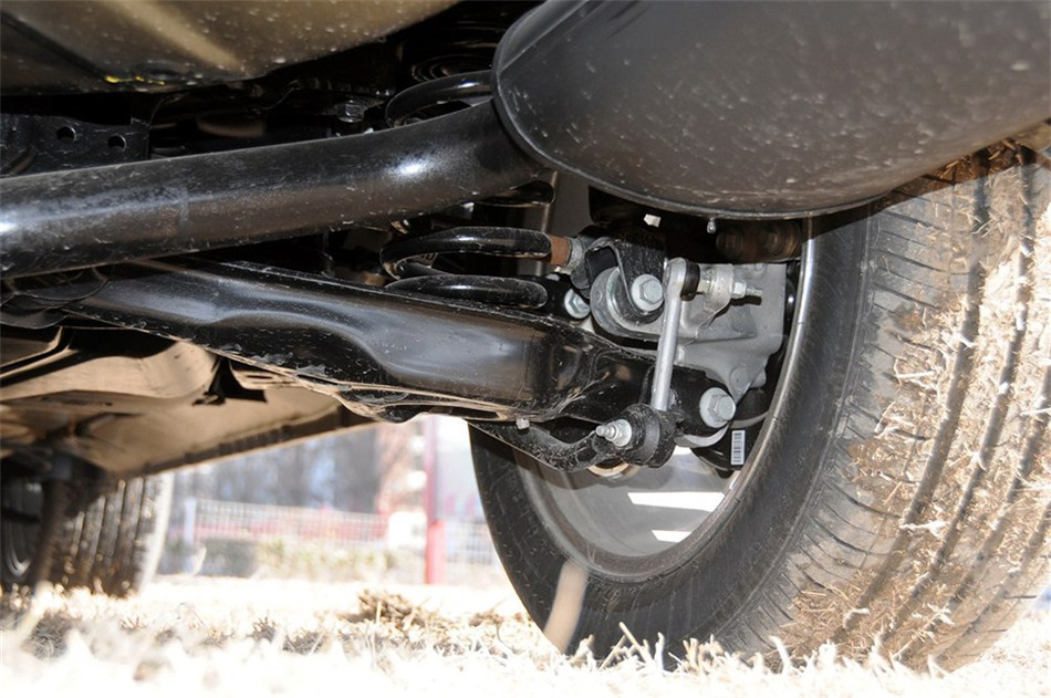 探险者 2013款 3.5L AT 尊享型 引擎底盘