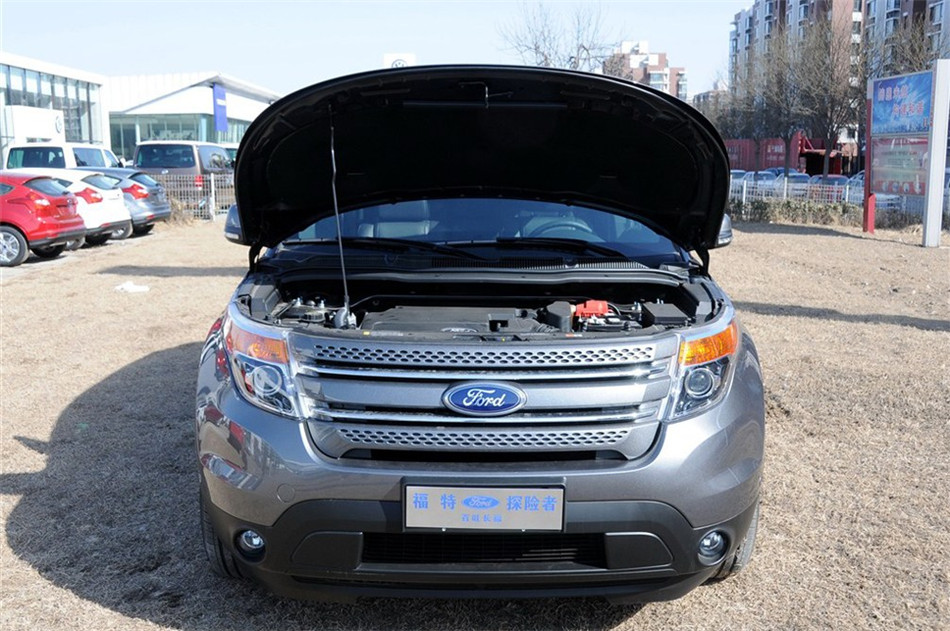 探险者 2013款 3.5L AT 尊享型 引擎底盘