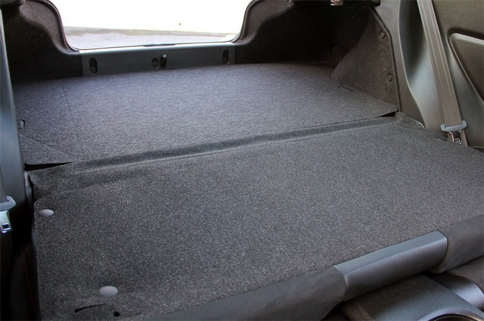 2013款 2.0L MT 豪华型 座椅空间