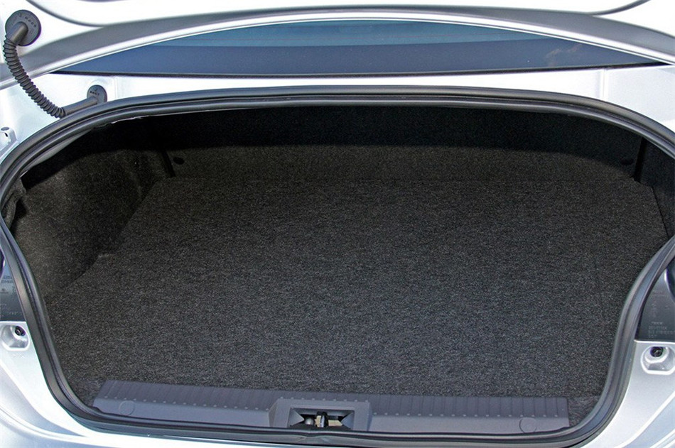 2013款 2.0L MT 豪华型 座椅空间