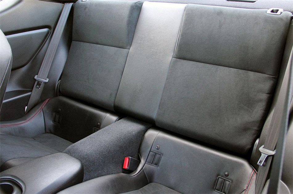 2013款 2.0L MT 豪华型 座椅空间