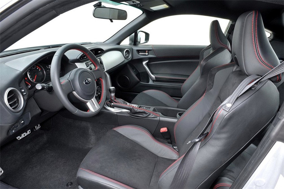 2013款 2.0L MT 豪华型 座椅空间