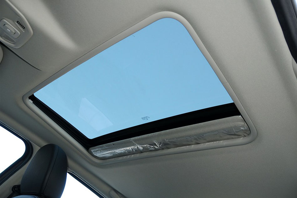 2014款 1.6L 自动尊贵版 座椅空间