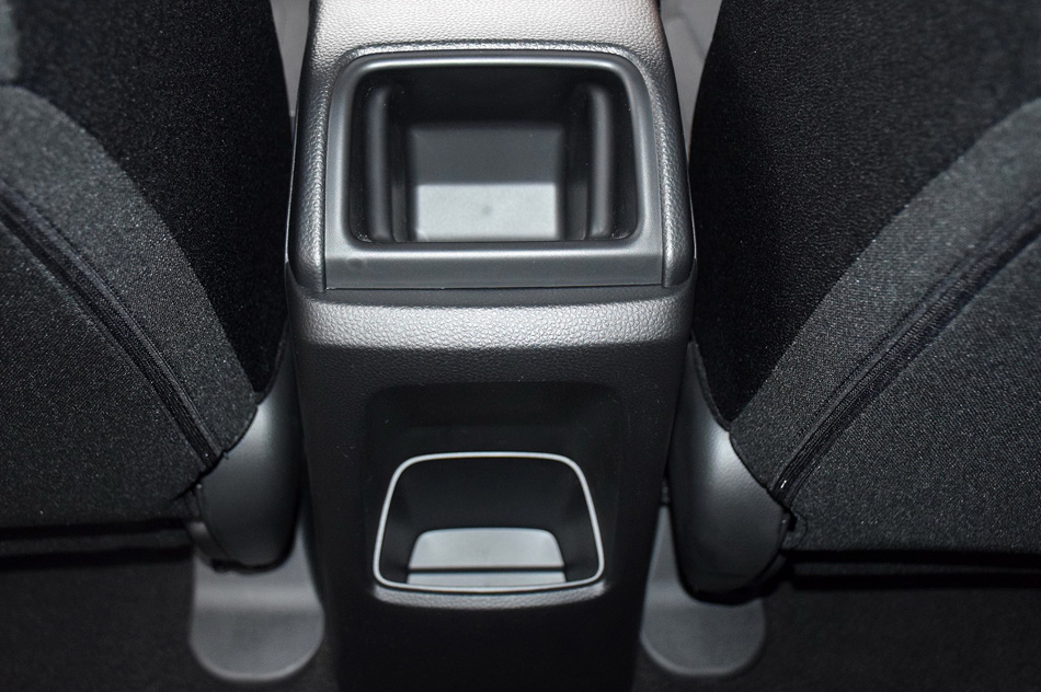 2019款 180Turbo CVT舒适版 座椅空间