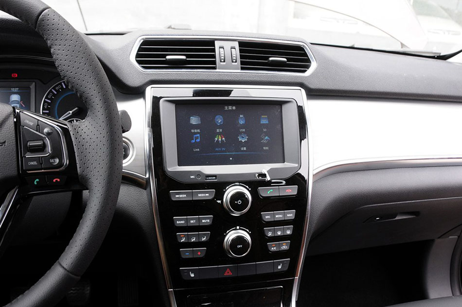 2014款 1.5T 手动两驱精英版 内饰