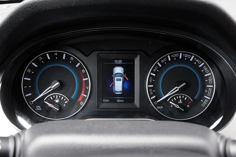 2014款 1.5T 手动两驱精英版 内饰