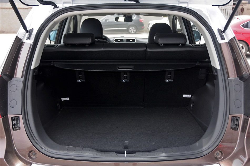 2014款 1.5T 手动两驱精英版 座椅空间