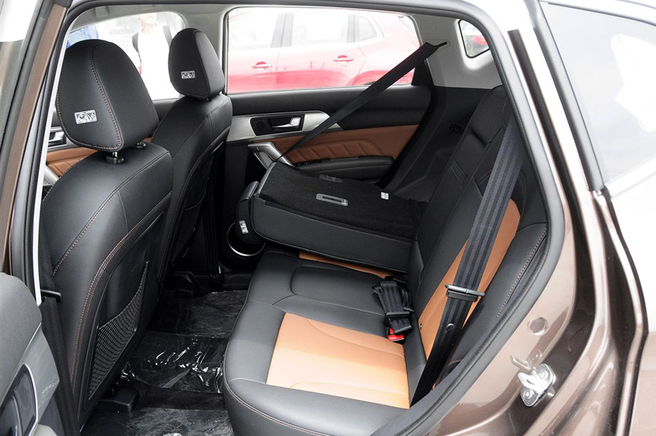 2014款 1.5T 手动两驱精英版 座椅空间