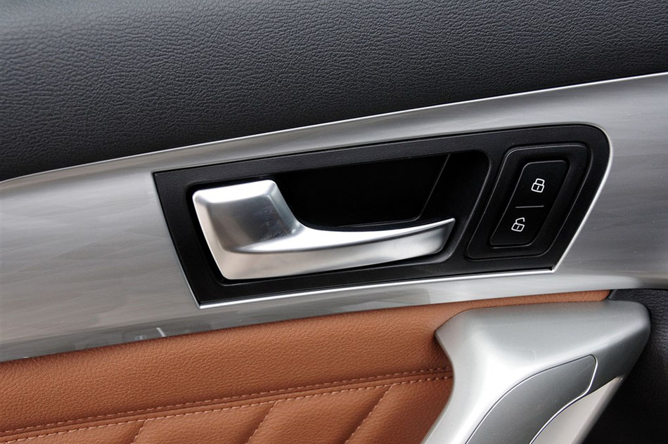 2014款 1.5T 手动两驱精英版 座椅空间