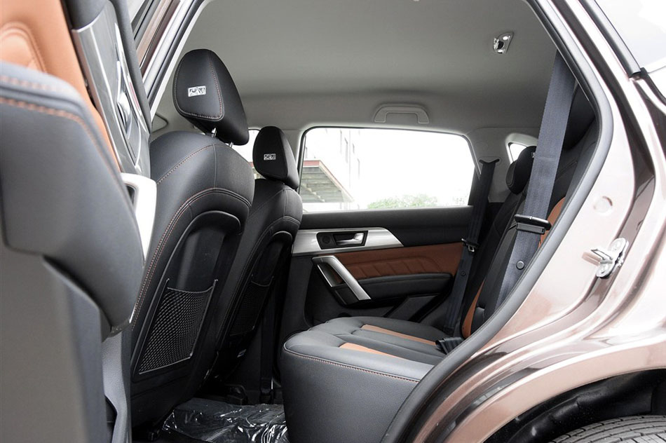 2014款 1.5T 手动两驱精英版 座椅空间