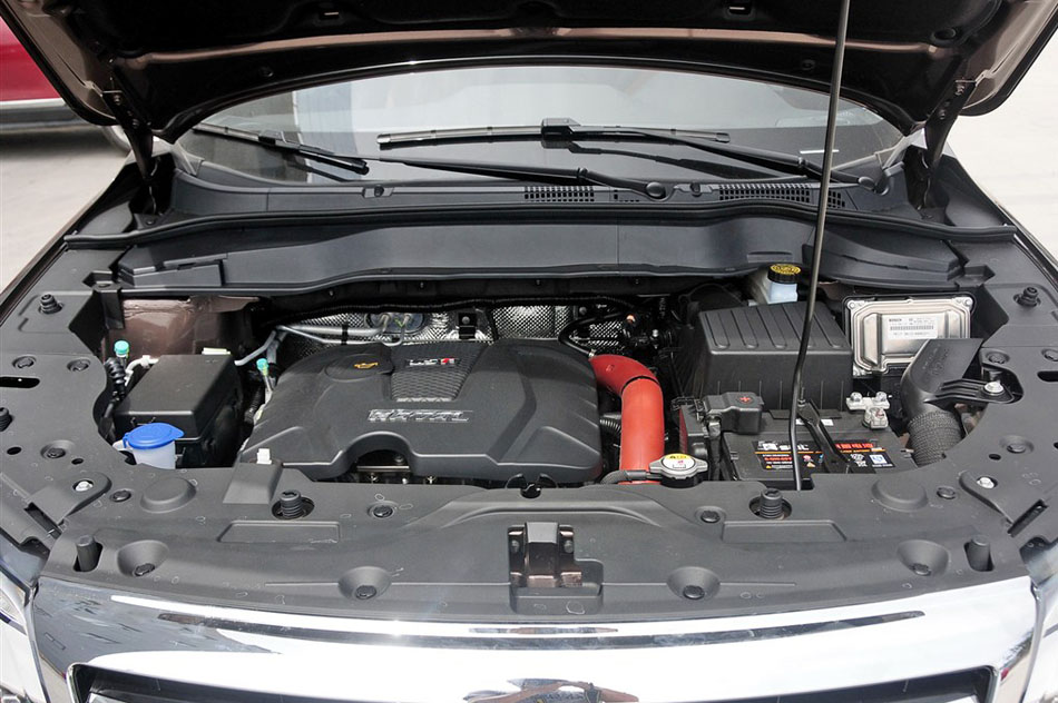 2014款 1.5T 手动两驱精英版 引擎底盘