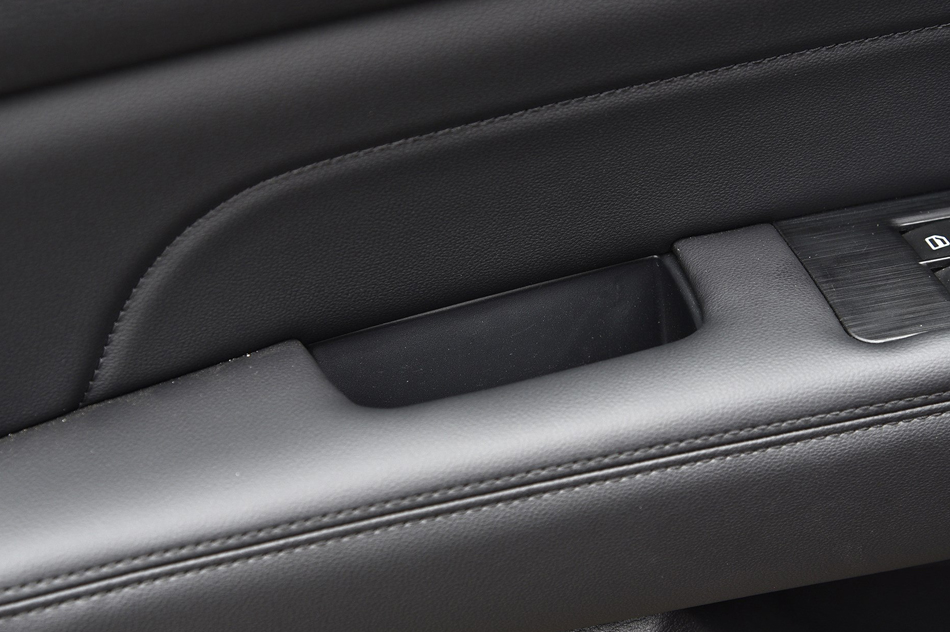 创享版 红标 1.5T 双离合两驱智尚型 座椅空间