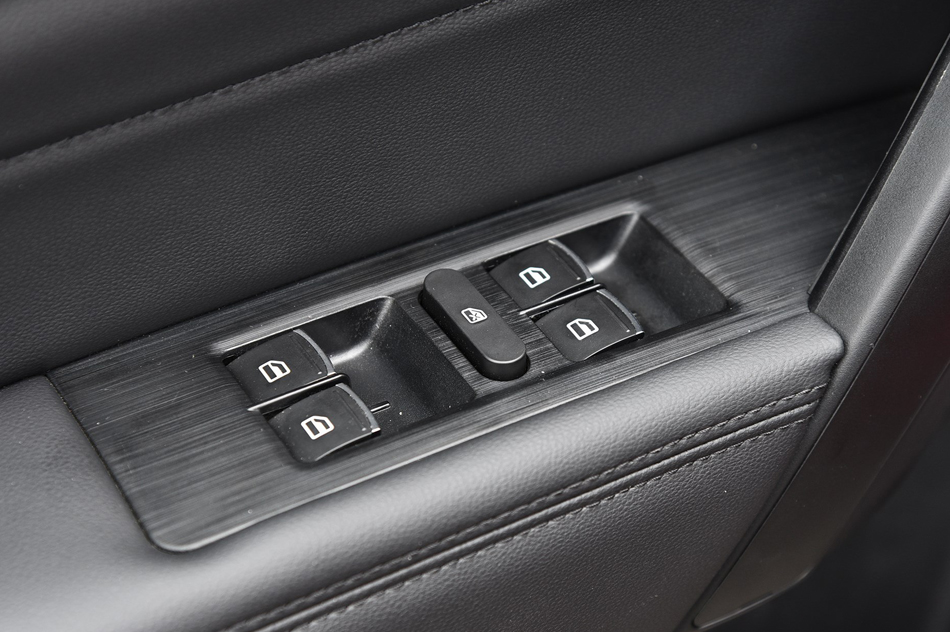 创享版 红标 1.5T 双离合两驱智尚型 座椅空间