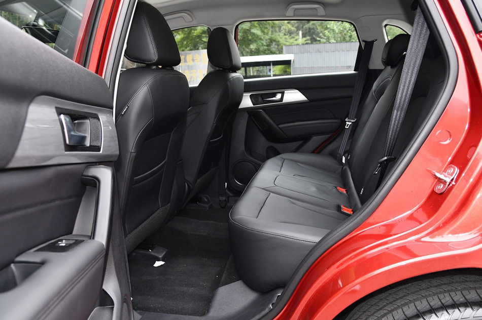 创享版 红标 1.5T 双离合两驱智尚型 座椅空间