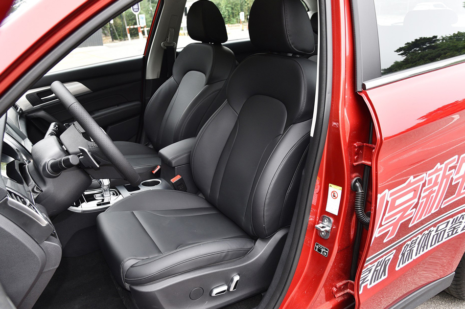 创享版 红标 1.5T 双离合两驱智尚型 座椅空间