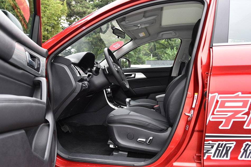 创享版 红标 1.5T 双离合两驱智尚型 座椅空间