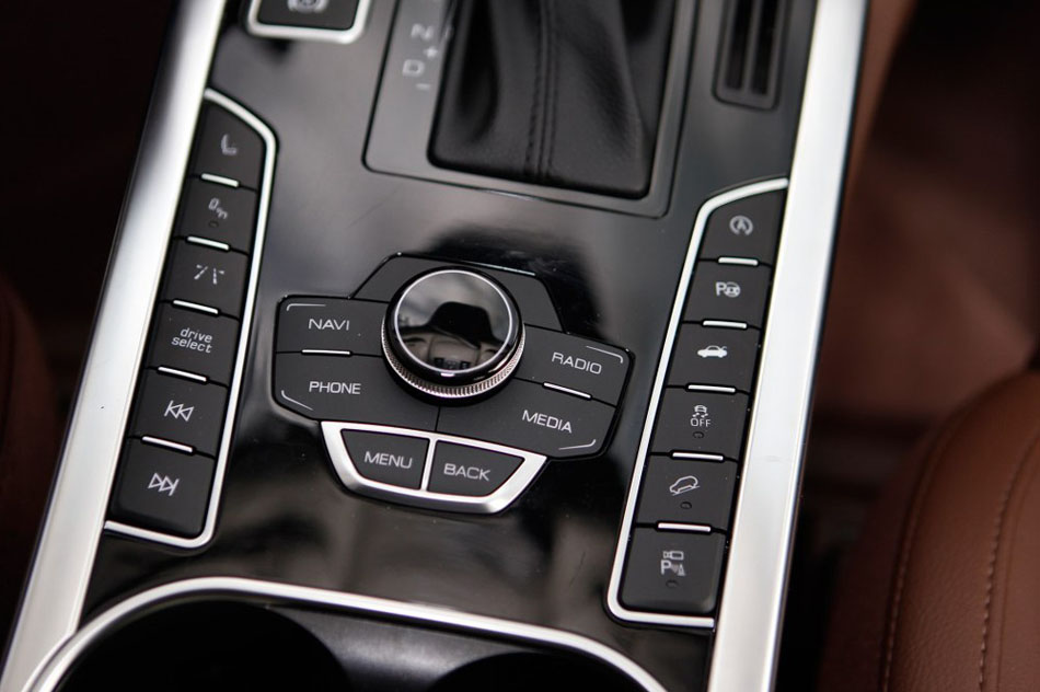 2016款 2.0T 自动两驱豪华型 内饰