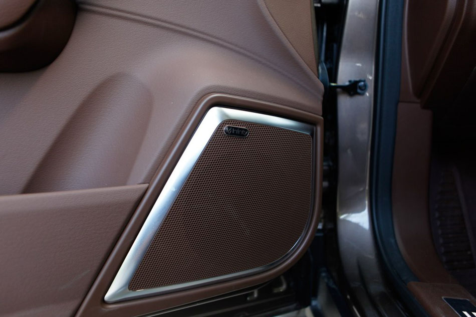 2016款 2.0T 自动两驱豪华型 座椅空间