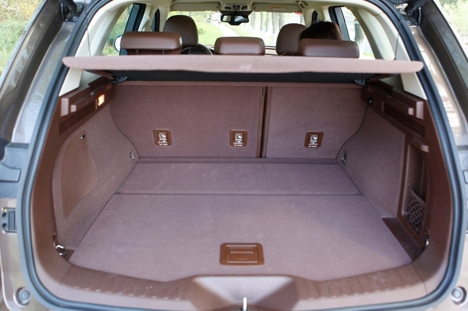 2016款 2.0T 自动两驱豪华型 座椅空间