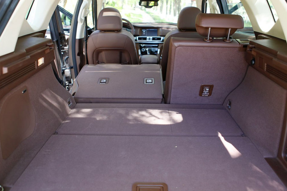 2016款 2.0T 自动两驱豪华型 座椅空间