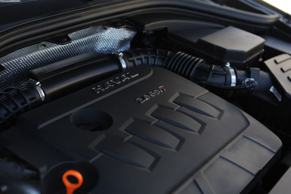 2016款 2.0T 自动两驱豪华型 引擎底盘