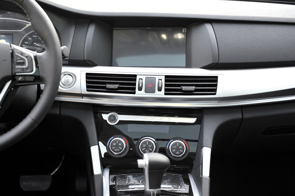 2018款 蓝标H7 2.0T 自动悦享型 内饰