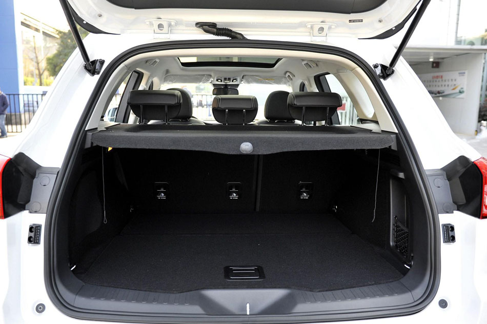 2018款 蓝标H7 2.0T 自动悦享型 座椅空间