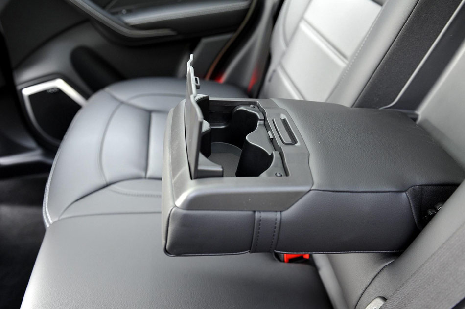 2018款 蓝标H7 2.0T 自动悦享型 座椅空间