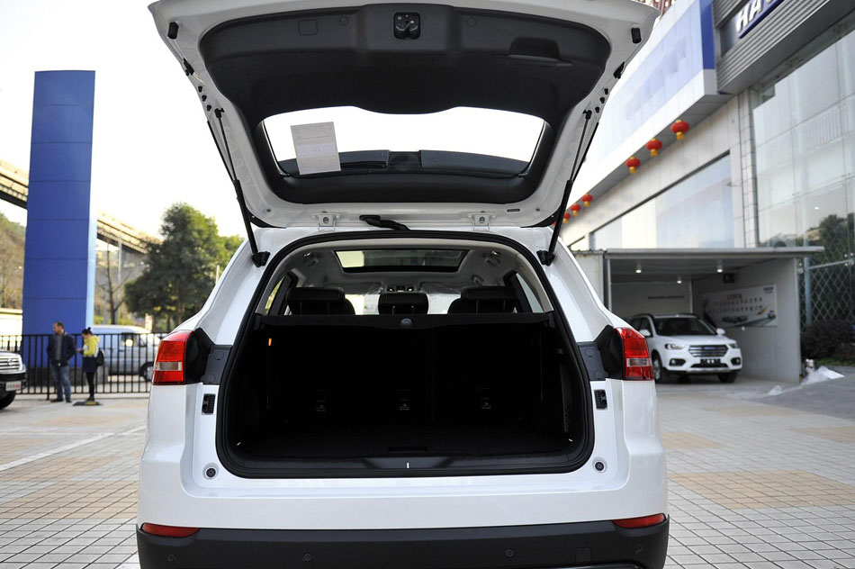 2018款 蓝标H7 2.0T 自动悦享型 座椅空间