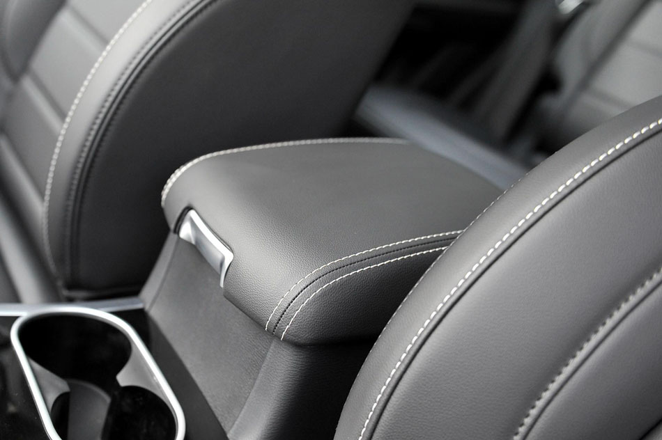 2018款 蓝标H7 2.0T 自动悦享型 座椅空间