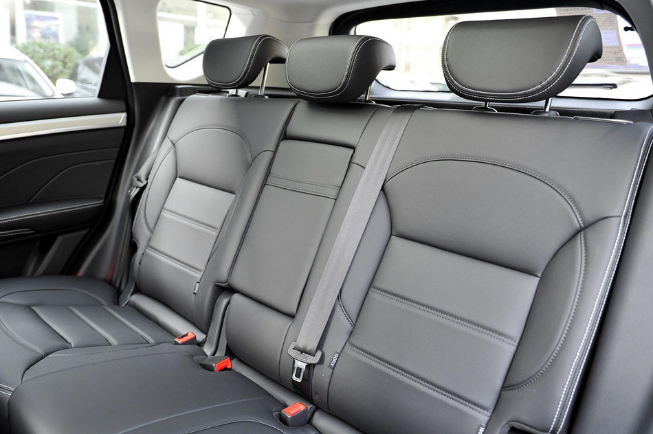 2018款 蓝标H7 2.0T 自动悦享型 座椅空间