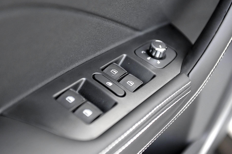 2018款 蓝标H7 2.0T 自动悦享型 座椅空间