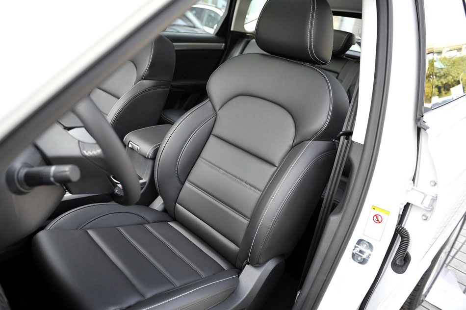 2018款 蓝标H7 2.0T 自动悦享型 座椅空间