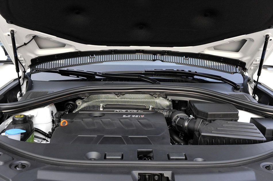 2018款 蓝标H7 2.0T 自动悦享型 引擎底盘