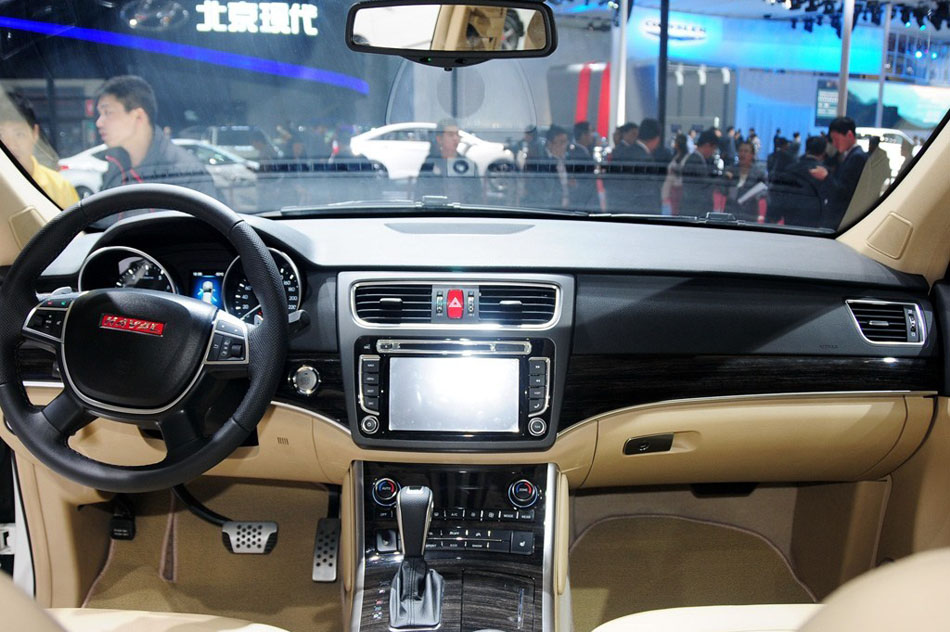 2013款 哈弗H8 基本型 内饰