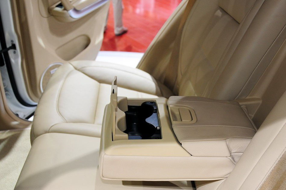 2013款 哈弗H8 基本型 空间