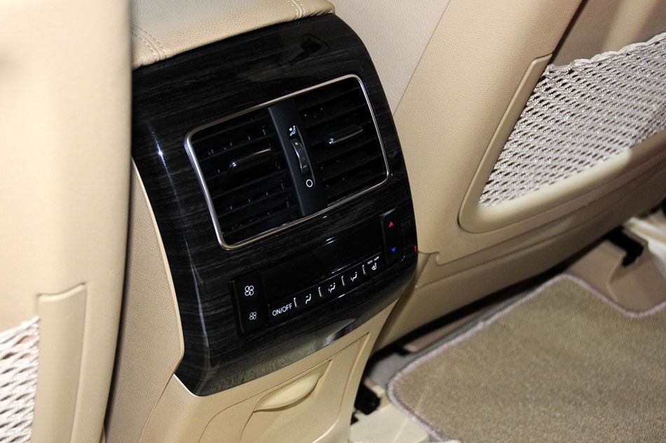 2013款 哈弗H8 基本型 空间