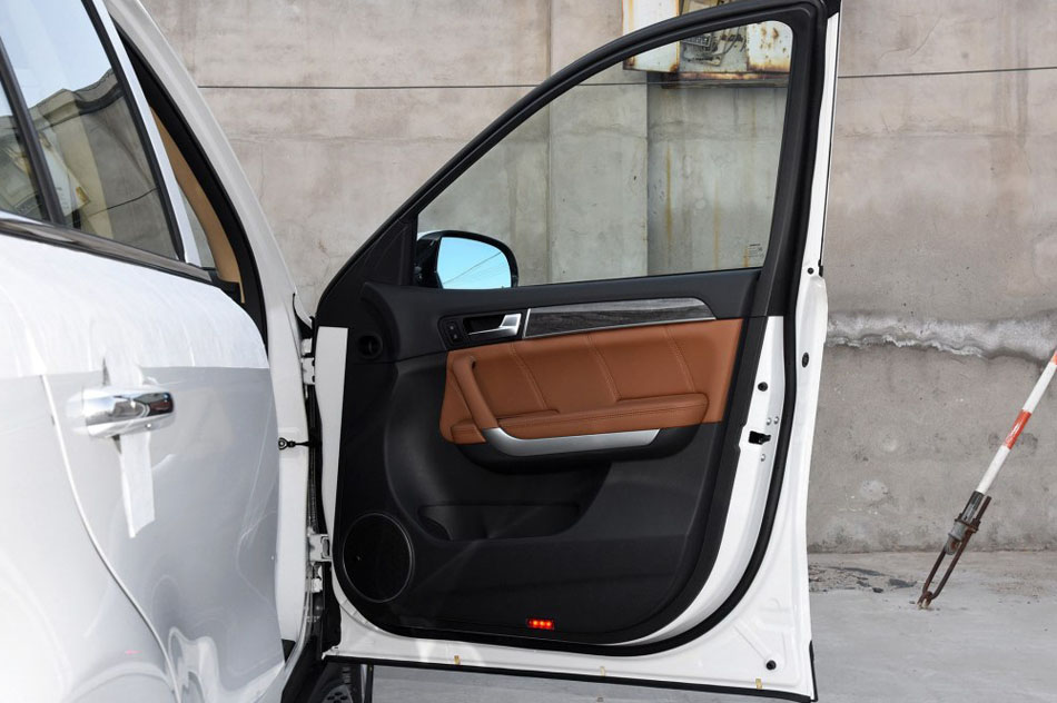 2015款 2.0T 四驱精英型 座椅空间