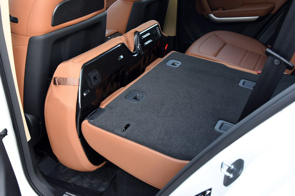 2015款 2.0T 四驱精英型 座椅空间