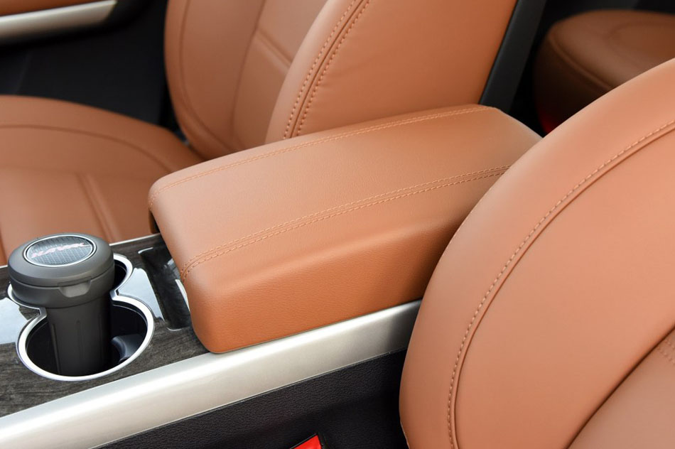 2015款 2.0T 四驱精英型 座椅空间
