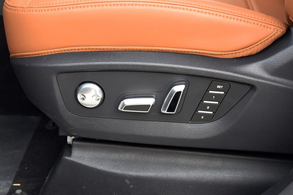 2015款 2.0T 四驱精英型 座椅空间