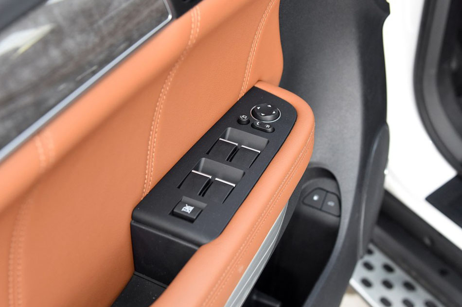 2015款 2.0T 四驱精英型 座椅空间