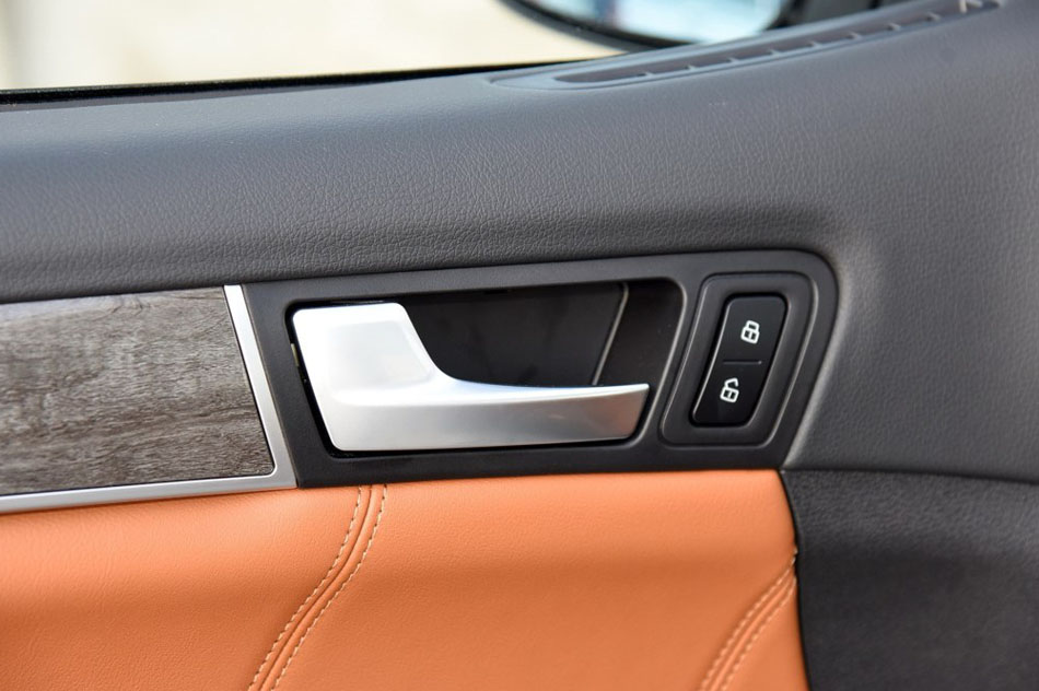 2015款 2.0T 四驱精英型 座椅空间