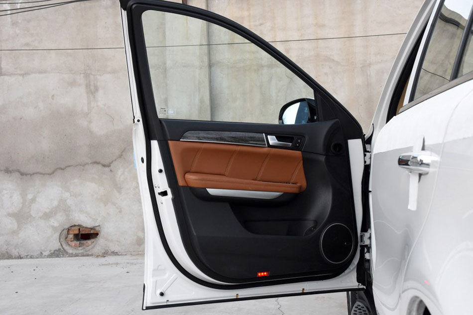 2015款 2.0T 四驱精英型 座椅空间