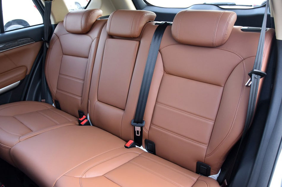 2015款 2.0T 四驱精英型 座椅空间