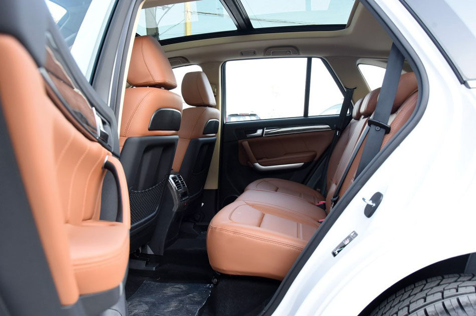 2015款 2.0T 四驱精英型 座椅空间